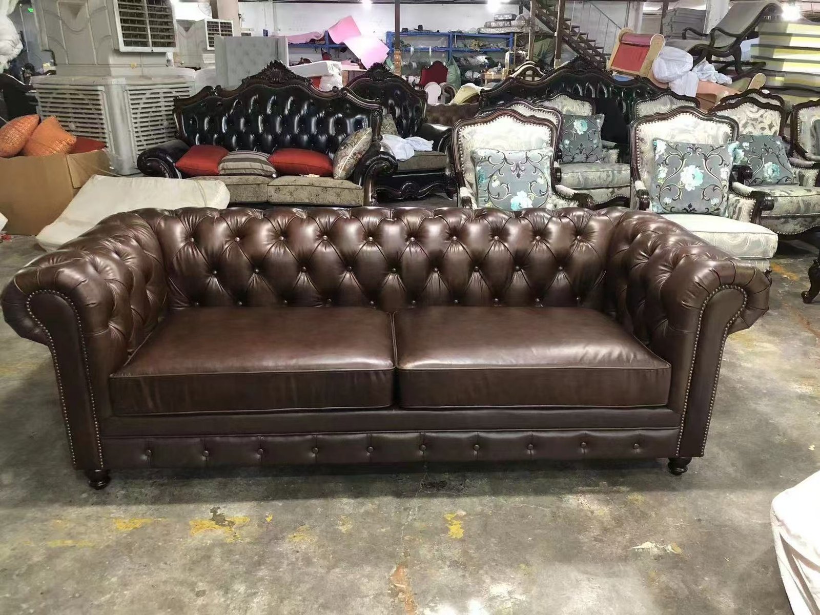 American Retro Full-Grain Leather Chesterfield sofa - Image 4